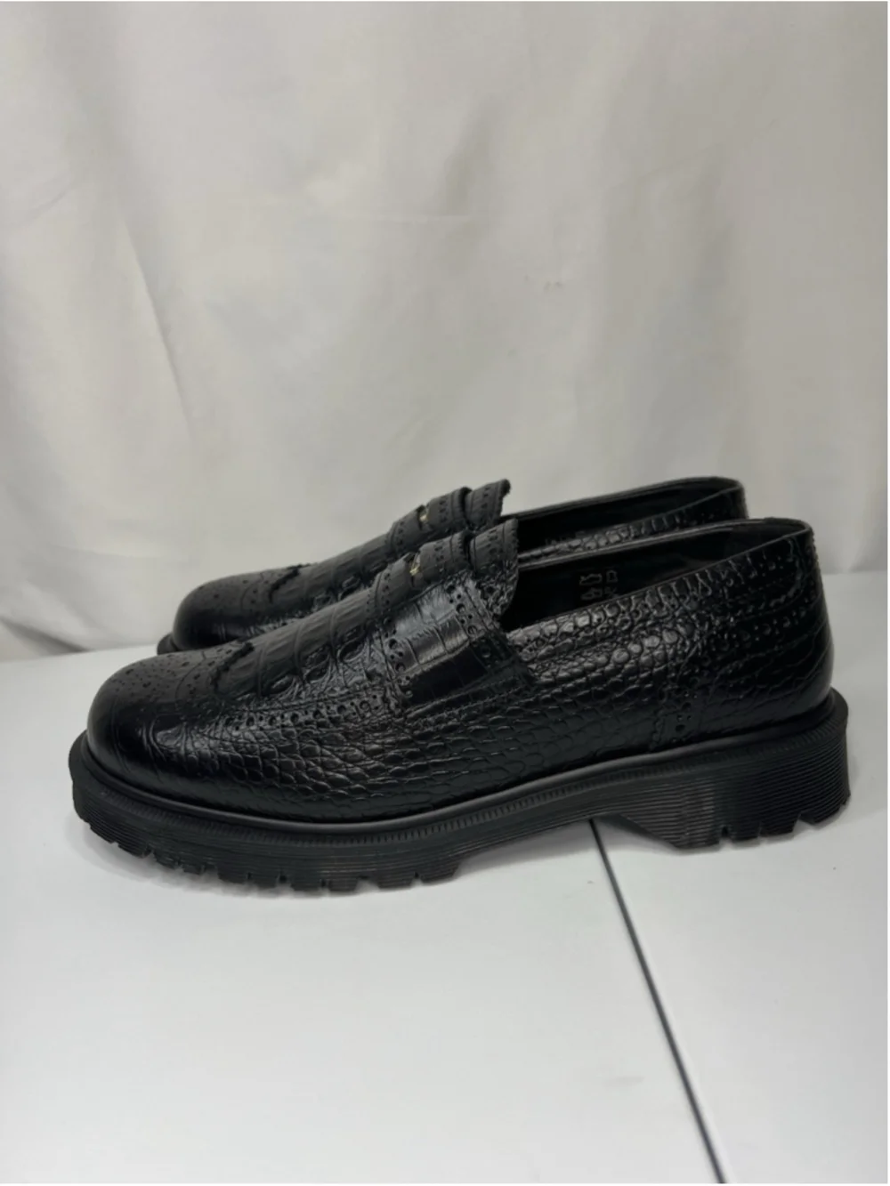 Dr. Martens Penton Brogue Analine Croc Embossed Black 10L 9M Timeless Classic